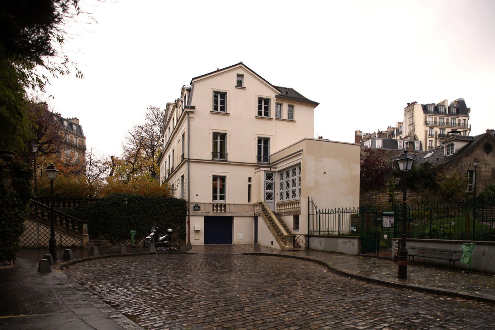 château de brouillards place casadesus allée des brouillards pignon du château depuis place casadesus