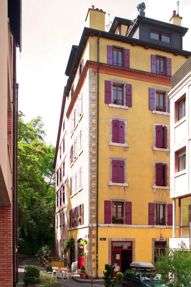 Immeuble 8 ruelle de la Vinaigrerie à Genève, transformation d'un duplex en attique et dans les combles