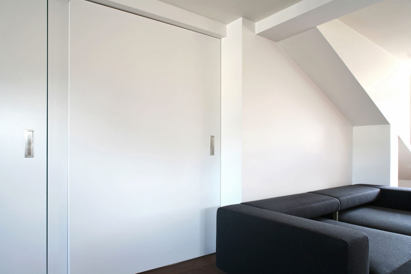 Transformation d'un duplex Siebold architecte pour la rénovation de l'appartement en duplex au 8 ruelle de la Vinaigrerie, conception moderne avec meuble contemporain