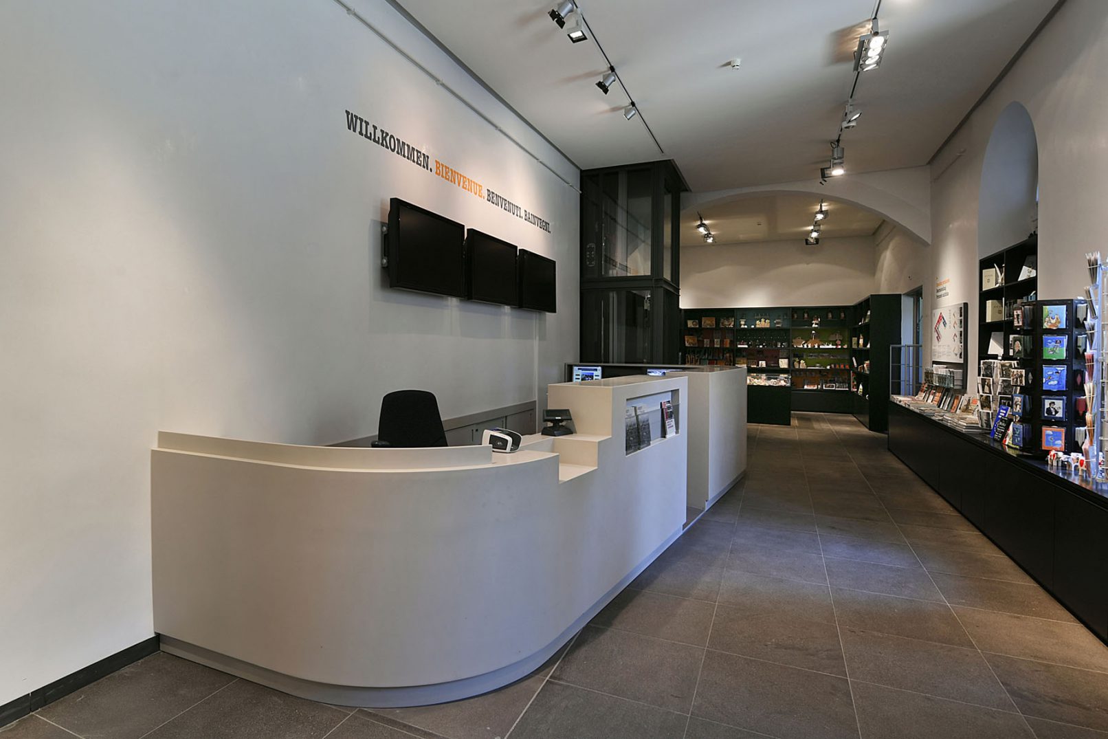 L'architecte Boris Siebold de Genève a réalisé un nouveau desk d'accueil pour le musée national suisse au château de Prangins